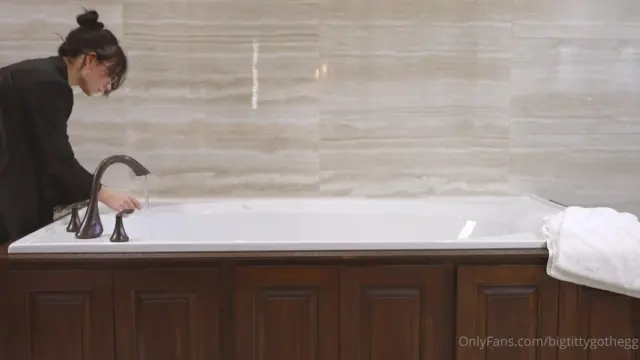 Erotic Bath time with hot Bigtittygothegg leaked naked full video