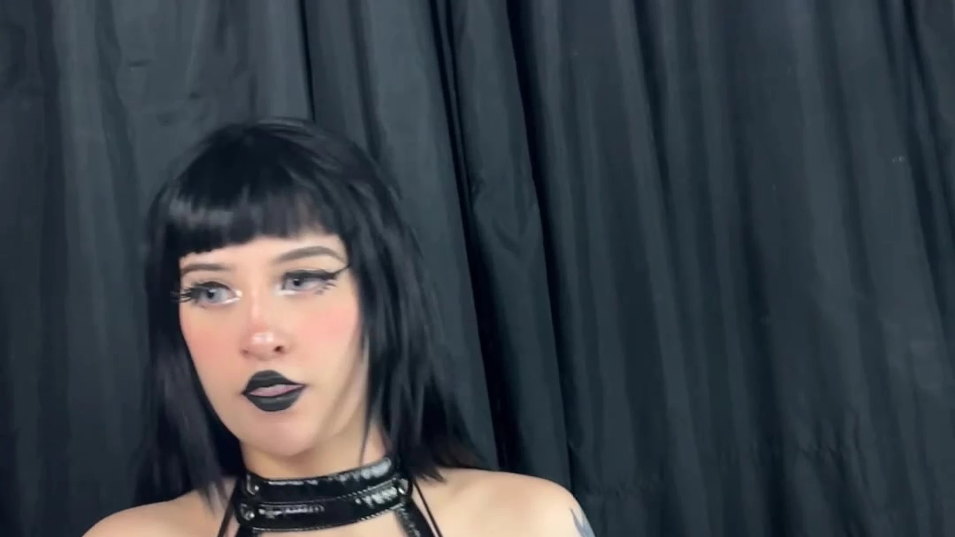 Superb Sweating Exotic Dancer Demonmika leaks