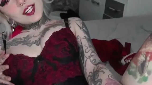 Epic egirl Curvy Aline Fox nudes