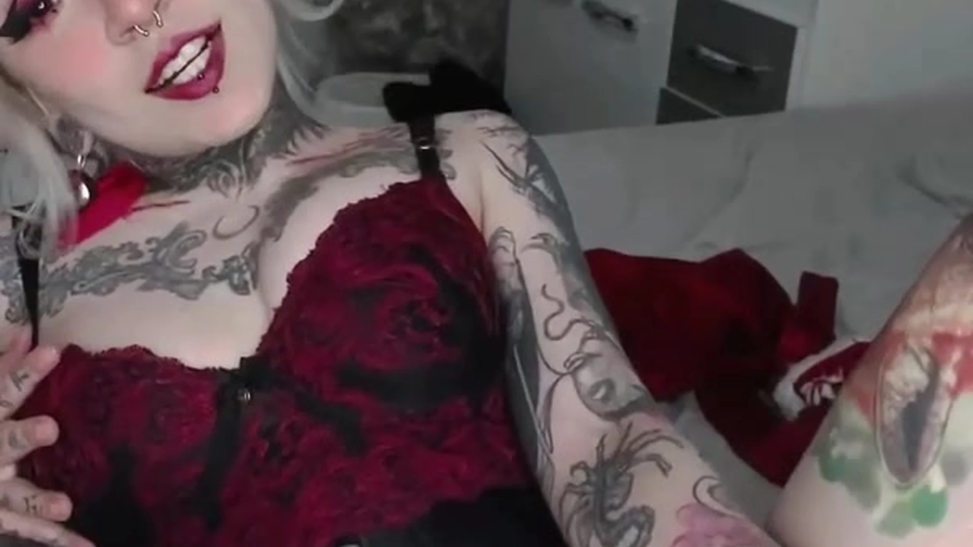 Epic egirl Curvy Aline Fox nudes